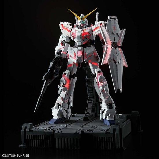 “Gundam Unicorn” First Ever to Both Transform and Light Up! “Unicorn Gundam Ver. Ka” Released as an MGEX Gunpla