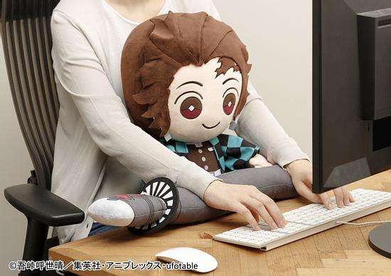 “Demon Slayer: Kimetsu no Yaiba” Tanjirou and Zenitsu Become Cute PC Cushions! The Comfortable Cushions Give You “Total Concentration” for Your Deskwork!
